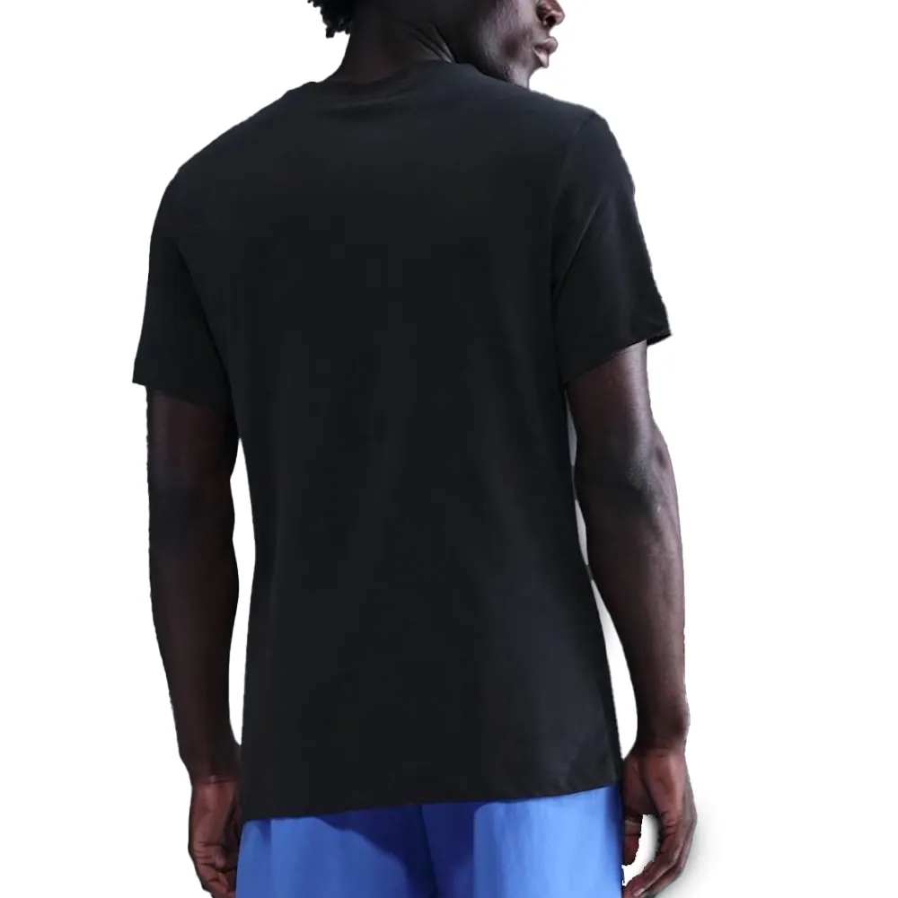 Camiseta Nike masculina preta vista frontal para ajuste